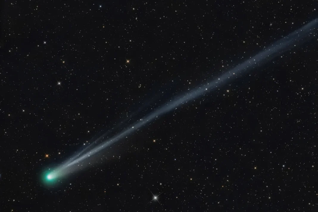 Comets SWAN and Lemmon visible this week