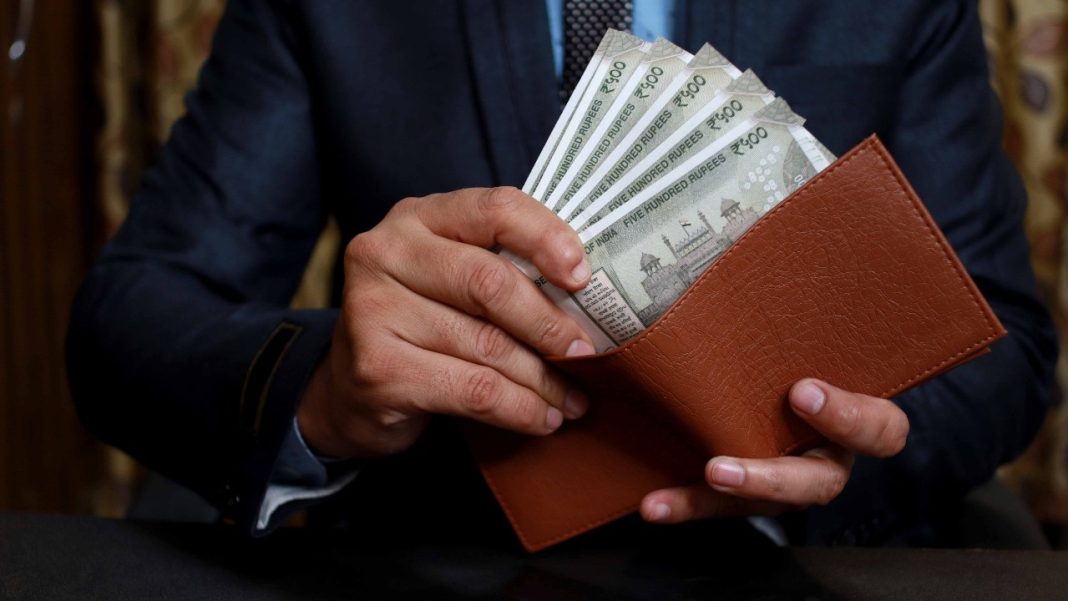 The government has cleared the Terms of Reference for the 8th Pay Commission. (Photo: GettyImages)