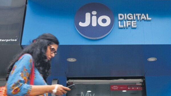 FILE PHOTO: A woman checks her mobile phone as she walks past a mobile store of Reliance Industries' Jio telecoms unit, in Mumbai, India, July 11, 2017. REUTERS/Shailesh Andrade/File Photo (REUTERS)