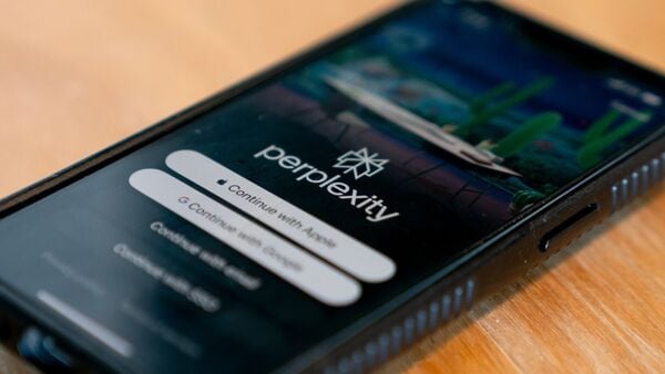 Perplexity AI tops the app stores charts