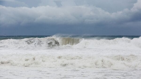 Waves crash on the beach, ahead of the arrival of Hurricane Melissa, in Port Royal, Jamaica, 26 October 2025. REUTERS/Octavio Jones