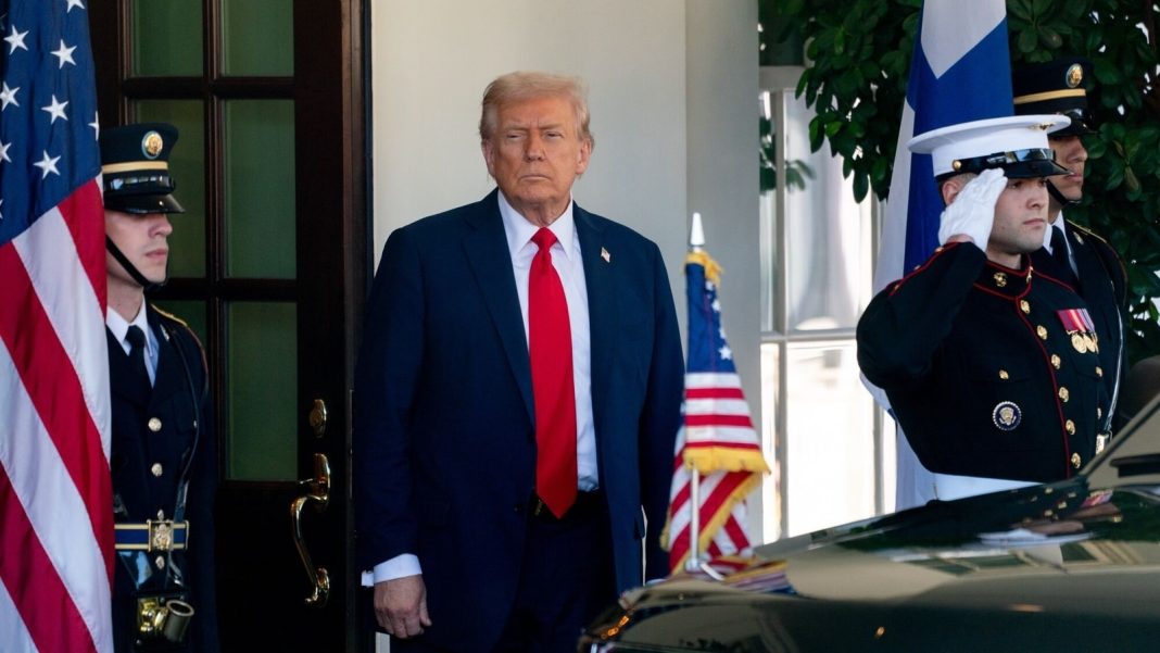 US President Donald Trump, arrives to greet Alexander Stubb, Finland's president, not pictured, outside the West Wing of the White House in Washington, DC, US. Photographer: Stefani Reynolds/Bloomberg