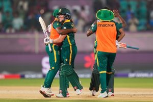 Nadine de Klerk helped South Africa chase down 252 with 7 balls to spare. Courtesy: AP
