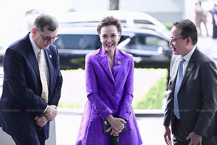 Commerce Minister Suphajee Suthum­-pun (centre)