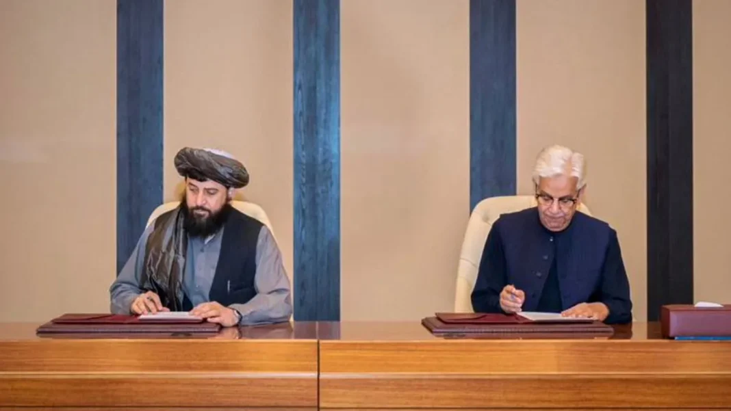 Pakistani Defence Minister Khawaja Asif (right) and Afghan Defence Minister Mullah Muhammad Yaqoob (left) during signing of ceasefire agreement in Doha, Qatar.