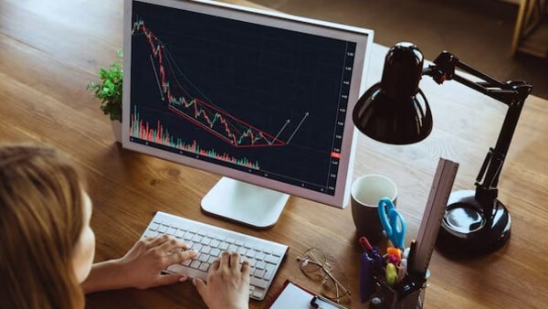 Retail Buyers Lost $17 Billion on Bitcoin Hype After Stock Crash