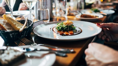 Dehradun restaurants: whether you’re visiting the mountain city soon or simply wish to unwind at a spot that doesn’t overwhelm you, these five cafés should be at the top of your list.