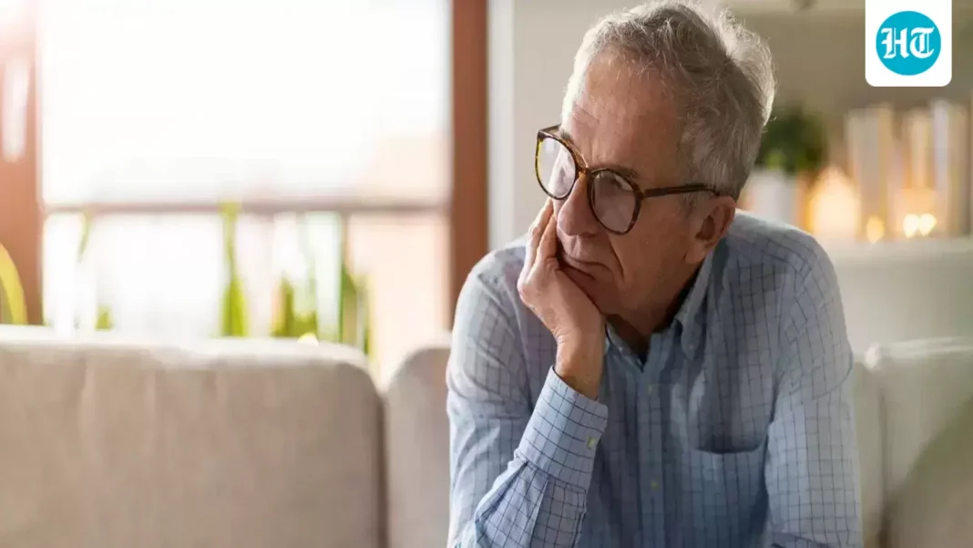 Try these eight tips from the Clinical Psychologist to combat loneliness in seniors.