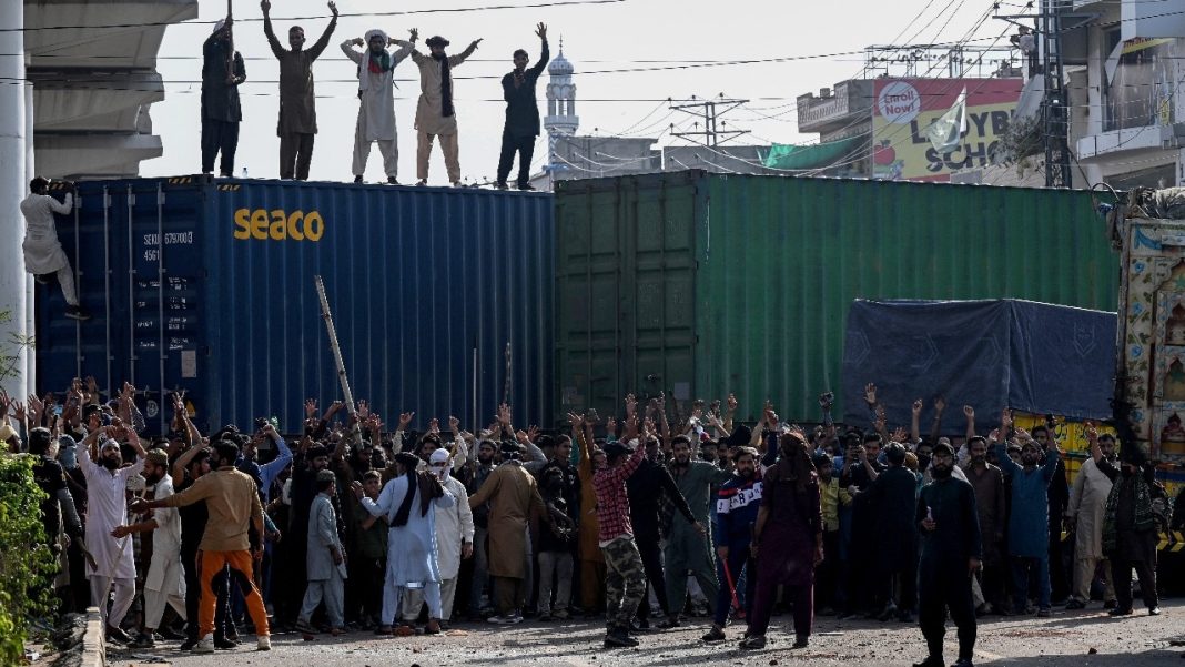 Tehreek-e-Labbaik Pakistan, had called for a protest march to Islamabad to express solidarity with Palestinians. (Image: AP)