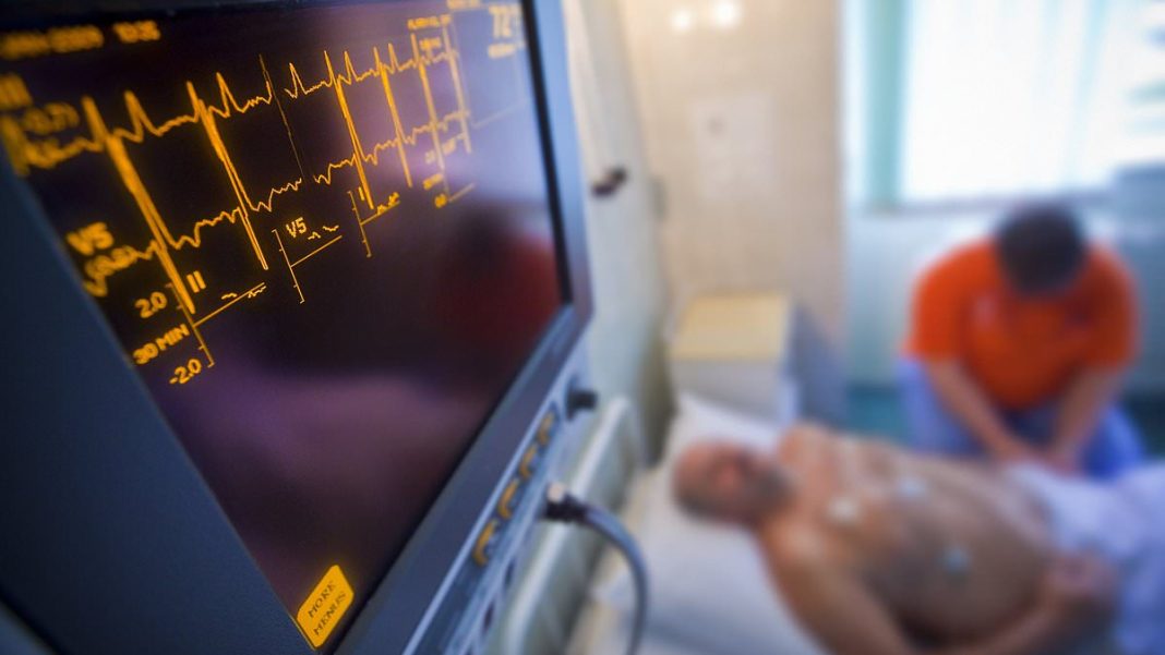 Still images from live microscopy. Froom left to right – the cell in the initial frame is from a 55–year–old donor heart. The next image shows the cell rounding up after receiving Cyclin A2 and the cell division takes place shortly after. The third image represents the same heart muscle about to split apart into two daughter cells. The last image is the end result of that division where the cell in image one has now fully divided into two cells.
