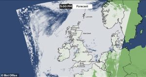 According to the Met Office at 5pm - shortly after the sun has said - the majority of UK will experience cloudy conditions. However, there will be some clear intervals