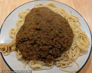 In experiments with nearly 400 volunteers, spaghetti Bolognese consisting of offal mixed with standard beef mince proved a hit - so I'm trying the dish myself