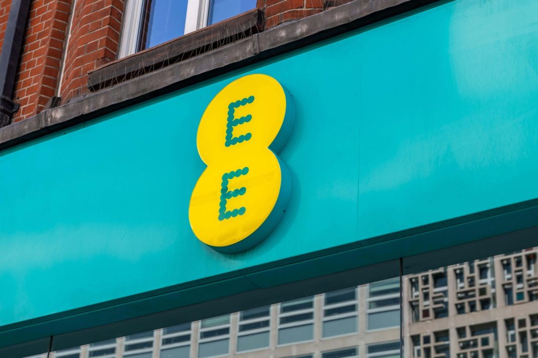 EE customers report issues with mobile and broadband (Alamy/PA) (Alamy/PA)
