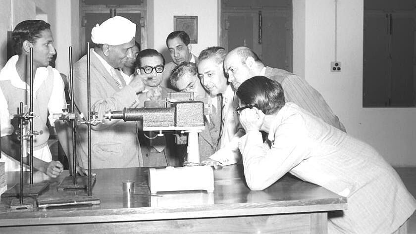 Sir CV Raman explaining the Raman Effect | Pinterest