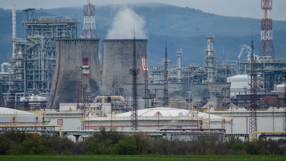 FILE PHOTO: Lukoil Neftochim Burgas refinery, one of the sites facing US sanctions, Burgas, Bulgaria, November 07, 2025. ©  Getty Images / Hristo Rusev