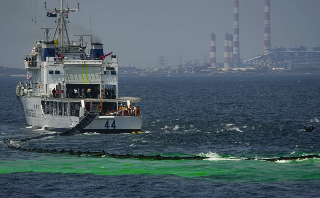 Researchers develop novel material for oil spill clean (representational image)