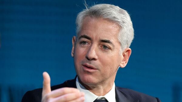 Bill Ackman, CEO of Pershing Square Capital, recommended the federal government to not sell a portion of the Treasury’s GSE shares in a public offering.