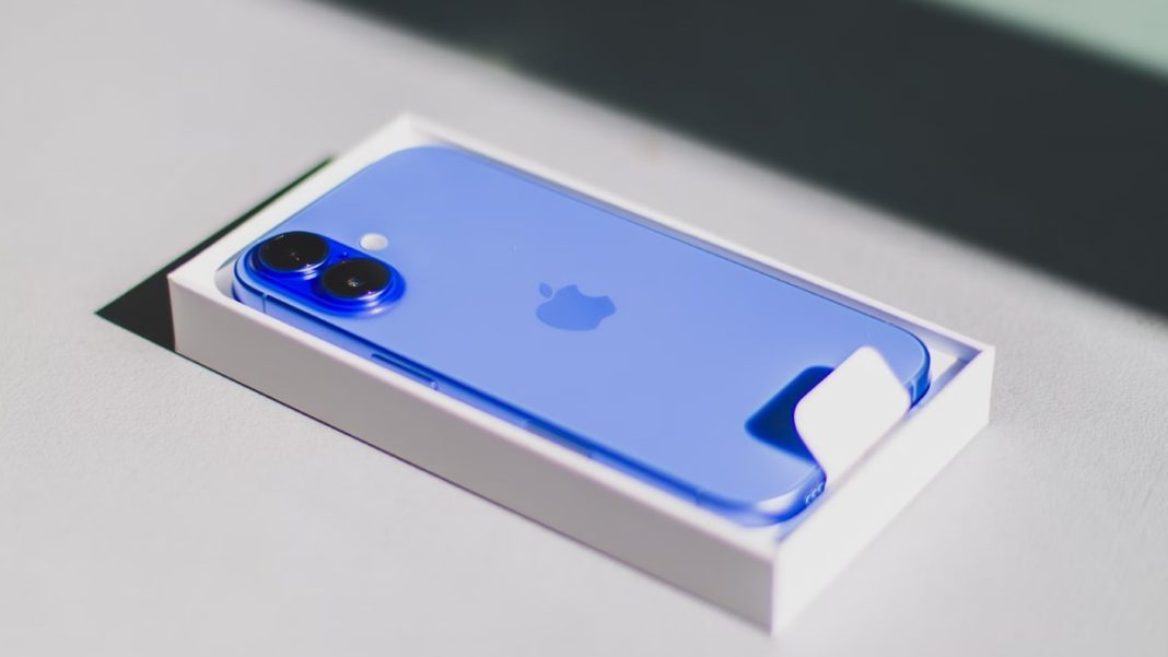 The Flipkart Black Friday Sale 2025 has listed the iPhone 16 with a major discount.