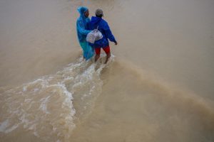 An economy ravaged by floods in southern Thailand is a major concern for the private sector if there is a political vacuum.