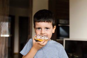 With over 100 million diabetics, Dr. Kohli highlights the dangers of childhood obesity and excessive sugar. (Freepik)