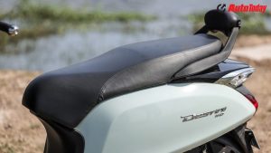 The Destini 110 gets a long 785mm seat with a 770mm height, offering excellent comfort. The riding posture feels relaxed, and the wide floorboard gives plenty of room to stretch your feet in city traffic.