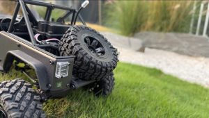 It also comes with a spare tyre, and it’s not merely decorative, it’s fully functional and ready to use.