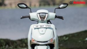 The Destini 110 positions itself as a no-nonsense family scooter, and that character is evident in its design and build. It features a sturdy all-metal body, complemented by high-quality paintwork that feels durable and refined. Chrome highlights placed throughout the scooter further enhance its premium appeal.