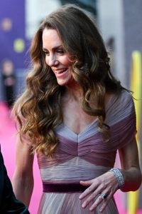 The soft cascading curls did major heavy lifting for a more elevated styling. (AFP)