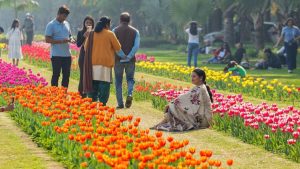 People walking in the Sun as Delhi temperatures are expected to hit 31 degrees Celsius. (Photo: PTI)