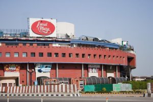 Facade of a shopping mall in 2009. (Photo: Getty Images)