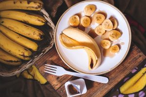 This is how naturally ripe bananas should look like. (Unsplash)