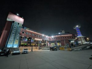 We couldn't find any mall signage anywhere. (Photo: Author)