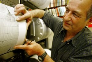 A seismologist shows the printout of an 4.8 earthquake caused by shifting techtonic plates (Photo: Reuters)