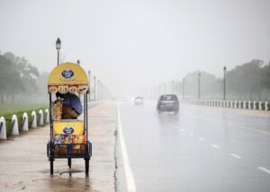 Delhi saw a dramatic drop in temperatures on Friday after fresh spells of rain, from a scorching 34.8 degrees Celsius to around 23 degrees Celsius within hours. (Photo: Reuters)