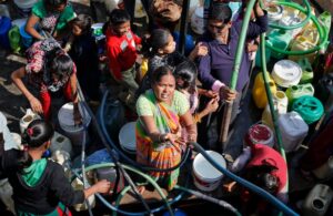 Residents fill their empty containers with water from a municipal tanker in New Delhi. (Photo: Reuters)
