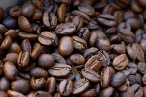 Arabica roasted coffee beans in a coffee roasting shop in Paris. (Photo: Reuters)