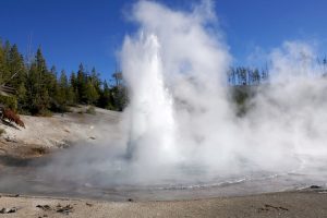 A jet of hot water is sparyed by the hot spring. (Photo: X/@USGSVolcanoes)