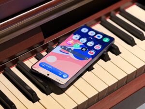 Galaxy S26 Ultra gets a 6.9" AMOLED QHD+ panel. (Shaurya Sharma)