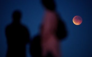 People watch the Blood Moon during a total lunar eclipse. (Photo: Reuters)