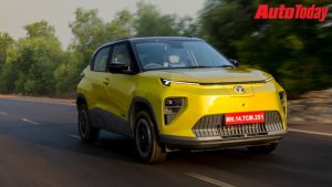 The suspension has been firmed up to cope with the additional 200kg of battery mass, and as a result, it feels impressively stable when driven hard. The downside, however, is a slightly firmer ride at low speeds.