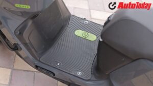 The flat floorboard can handle luggage as expected, but unlike typical scooters, it also features foldable footpegs that are genuinely practical.