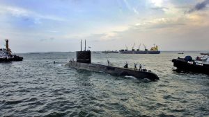 Indian submarine 'INS Shalki' (C) leaves port during the joint Indo-US naval exercise off the Goa coast. (Photo: Getty)