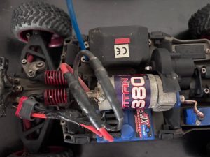 A more detailed look uncovered further issues. The TRX battery connectors had corroded over time, and with just a light pull, one broke straight off the wire. It was obvious the truck required some serious repairs.