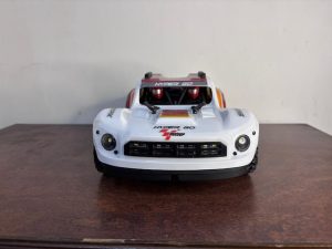 The 14211 is also equipped with LED headlights and a built-in LED light bar in the grille. The setup is bright enough to let you drive the truck even in low-light or dark conditions.