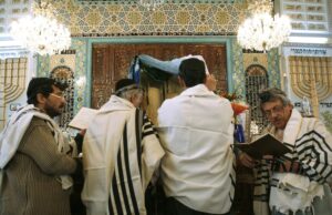Iranian Jews pray at the Yousefabad Synagogue in Tehran. (Image: Reuters)