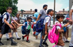 Authorities changed the school timings due to prolonged heatwave in Srinagar, Kashmir. (Photo: PTI)