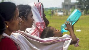 People shield themselves from the scorching afternoon Sun as much of India braces for a week of relentless heat, with temperatures expected to touch 45 degrees Celsius in some states. (File Photo)