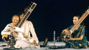 Indian sitar maestro Pandit Ravi Shankar performs with his daughter, sitar player Anoushka Shankar. (Photo: Reuters)