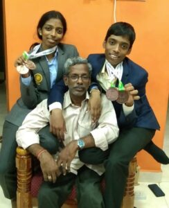 Vaishali and Pragg with their father, Rameshbabu (Courtesy: chessvaishali/Instagram)