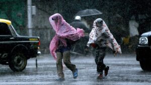 The IMD has issued a severe weather warning for April 3 across west India. Expect heavy rain, thundersqualls, and hailstorms in Maharashtra. (Photo: Reuters)